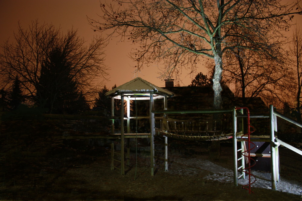 Spielplatz bei Nacht