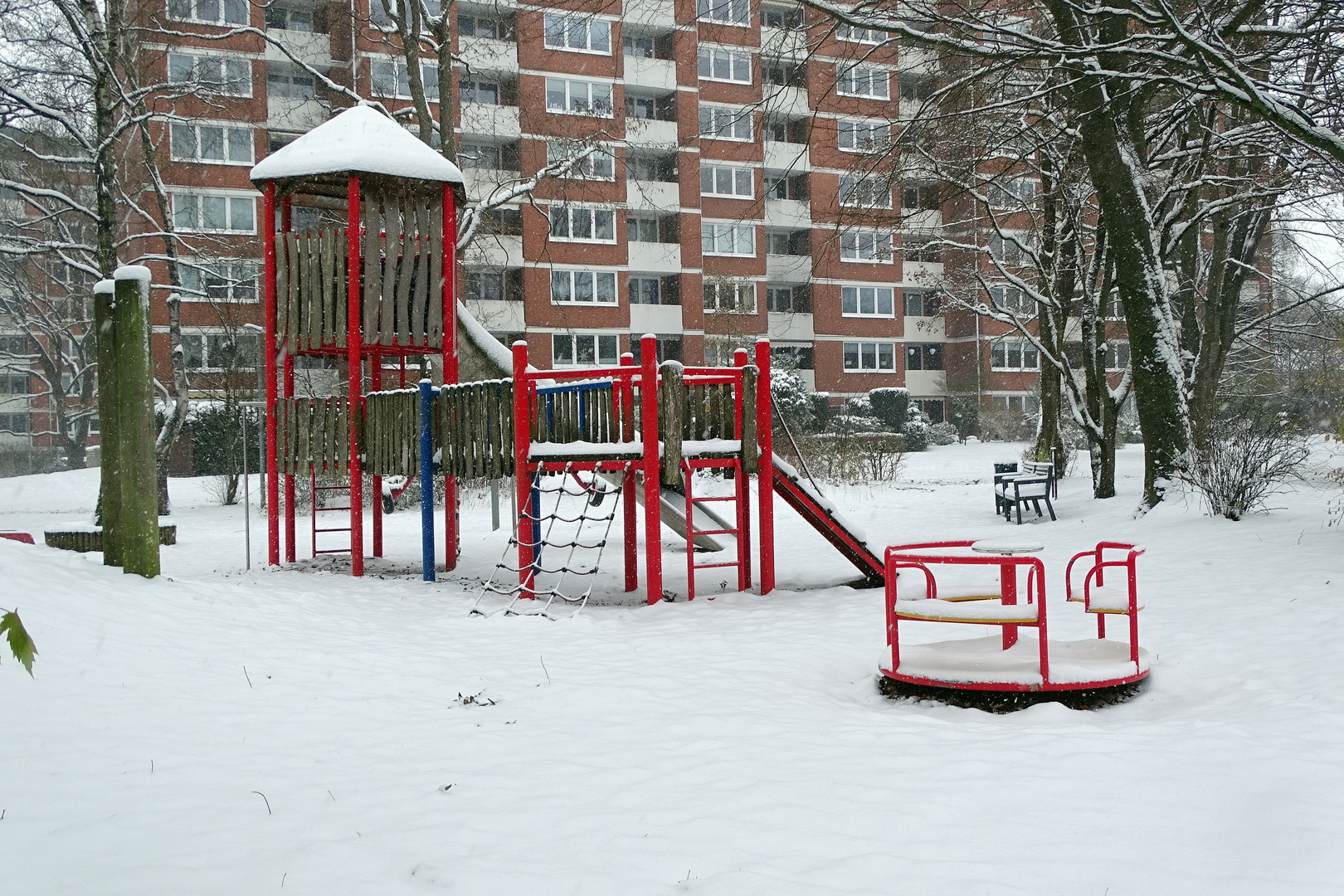 Spielplatz im Schnee