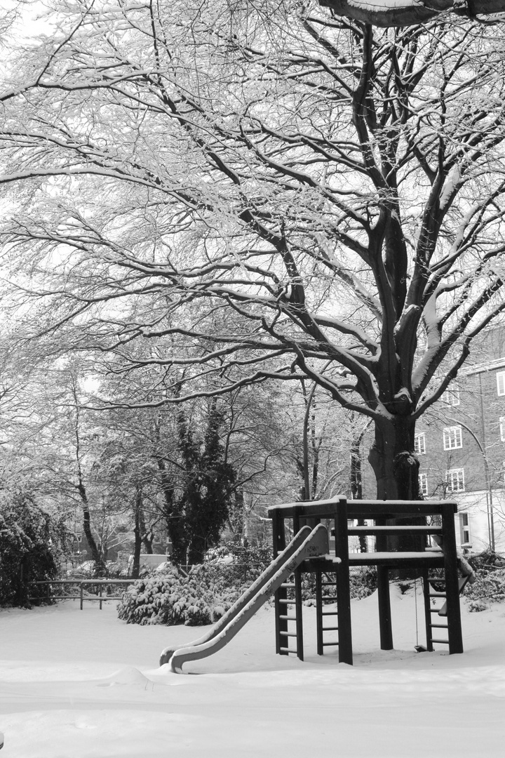 Spielplatz im Schnee