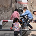 "Spielplatz" in Pingyaos Gassen - China Pingyao Shanxi Provinz