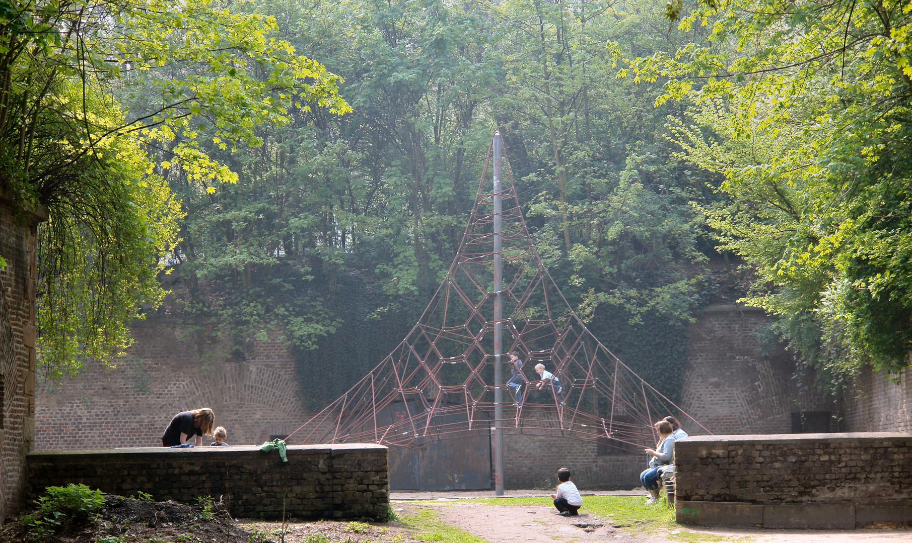 Spielplatz-Rakete