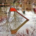 Spielplatz, wasserfeste Kleidung ist ratsam