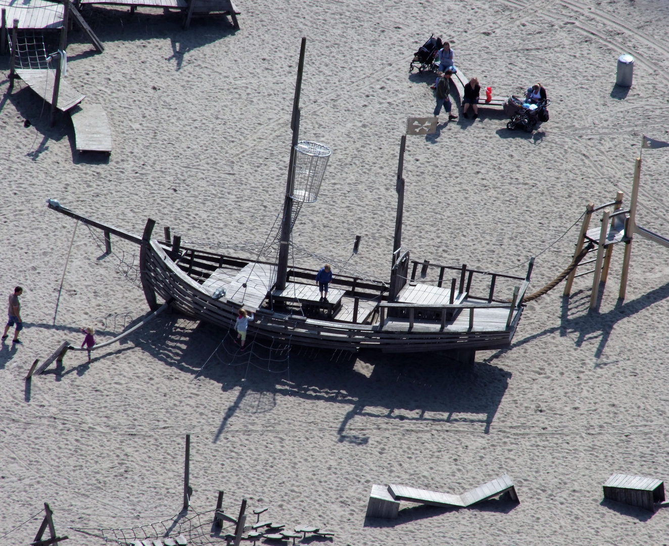 Spielzeug auf Piratenspielplatz - KP146