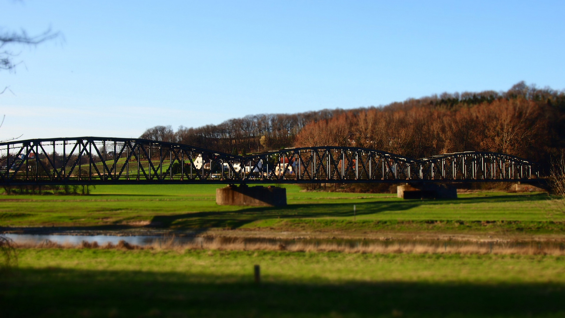 Spielzeug-Brücke