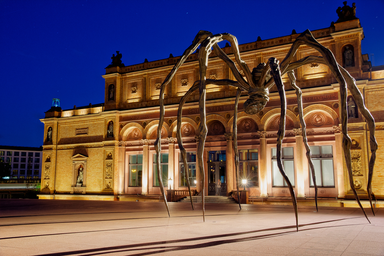 Spinne "Maman" vor Hamburger Kunsthalle