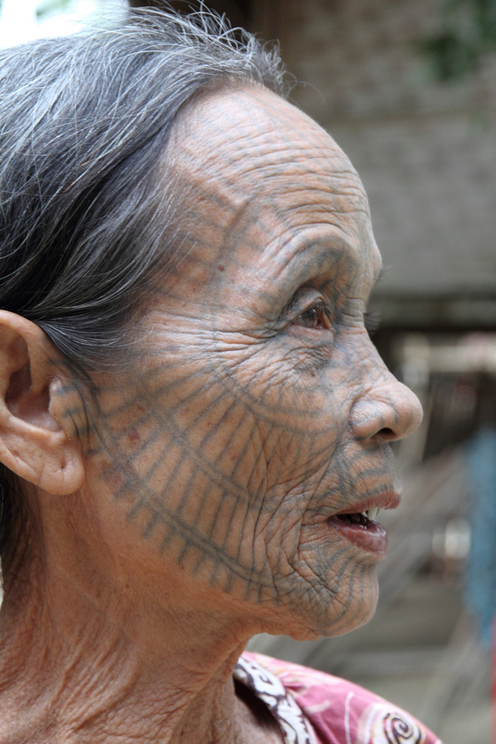 Spinnenfrau in Myanmar