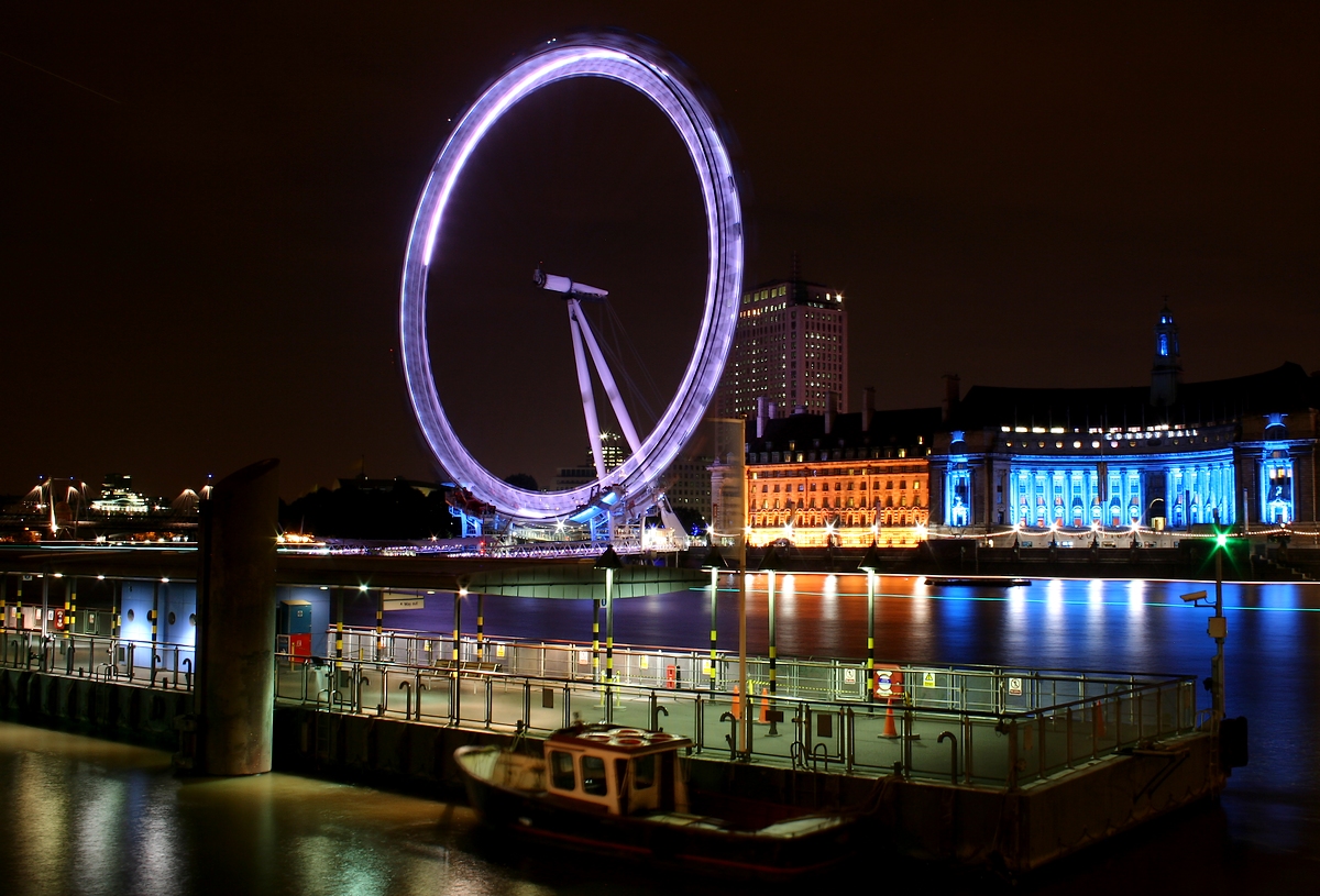 Spinning London Eye in the dark