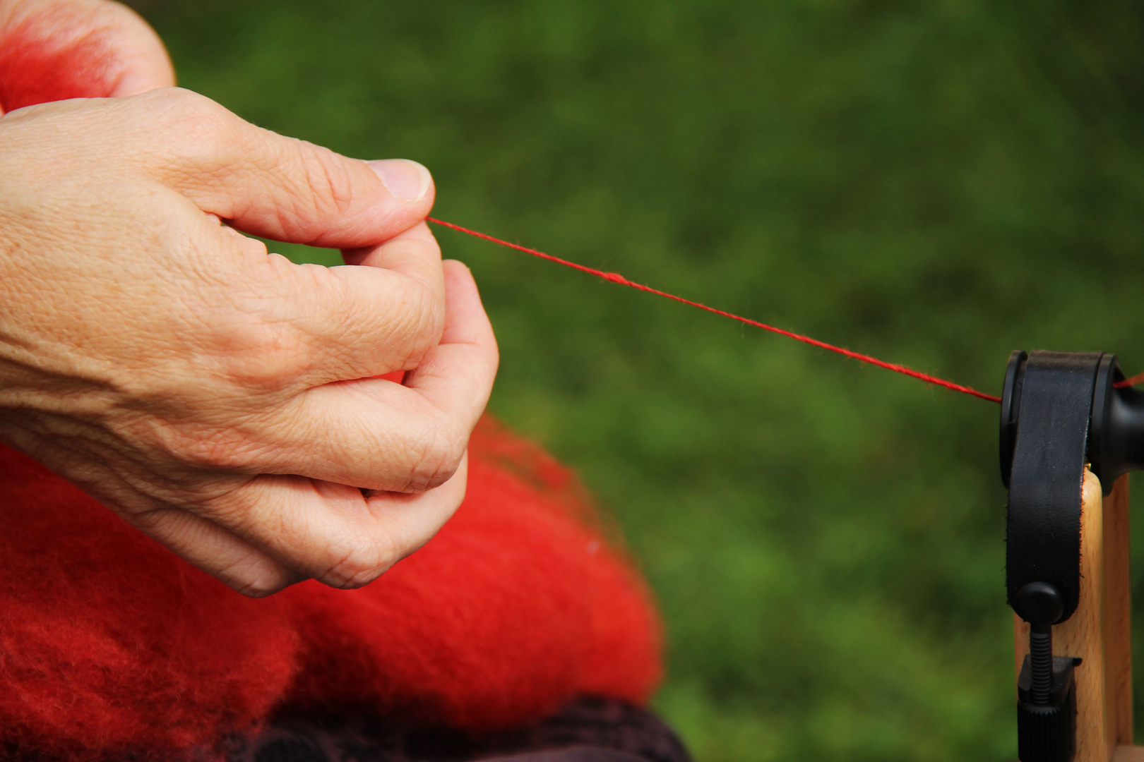 spinning wool to yarn