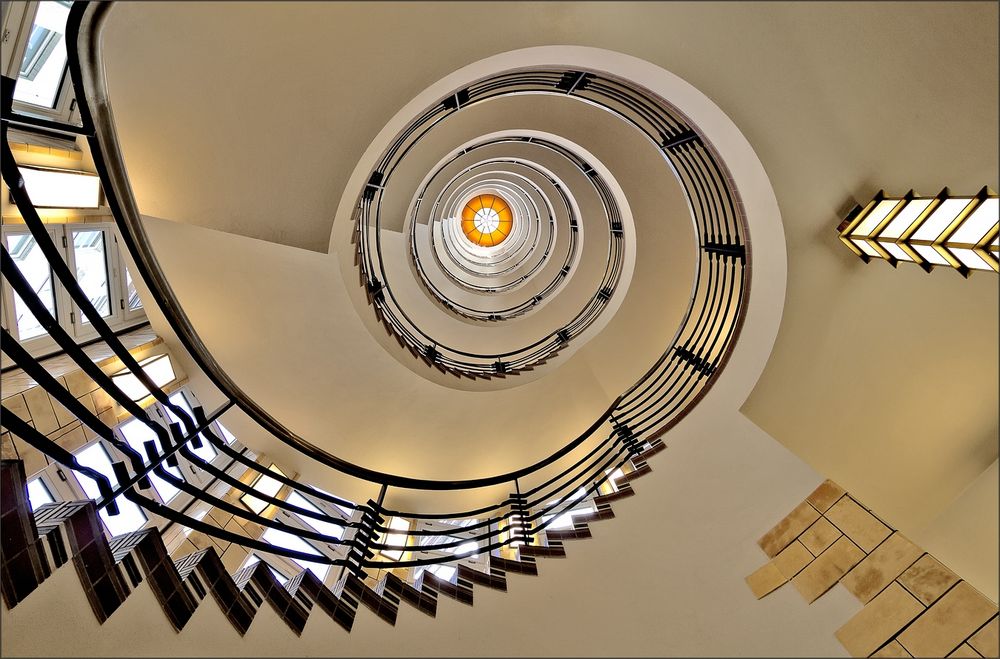 * spiral staircase *