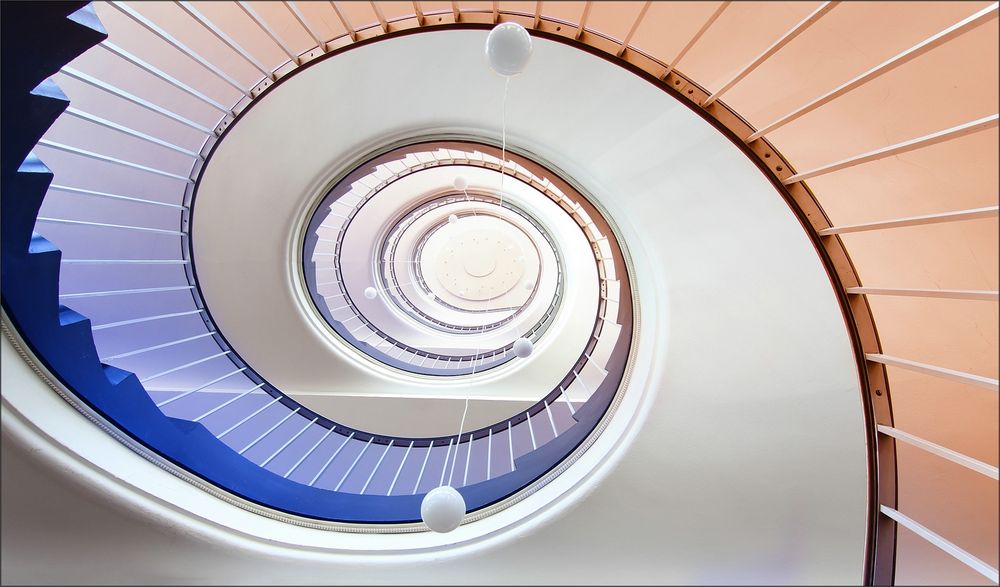 * Spiral staircase in pastel ***