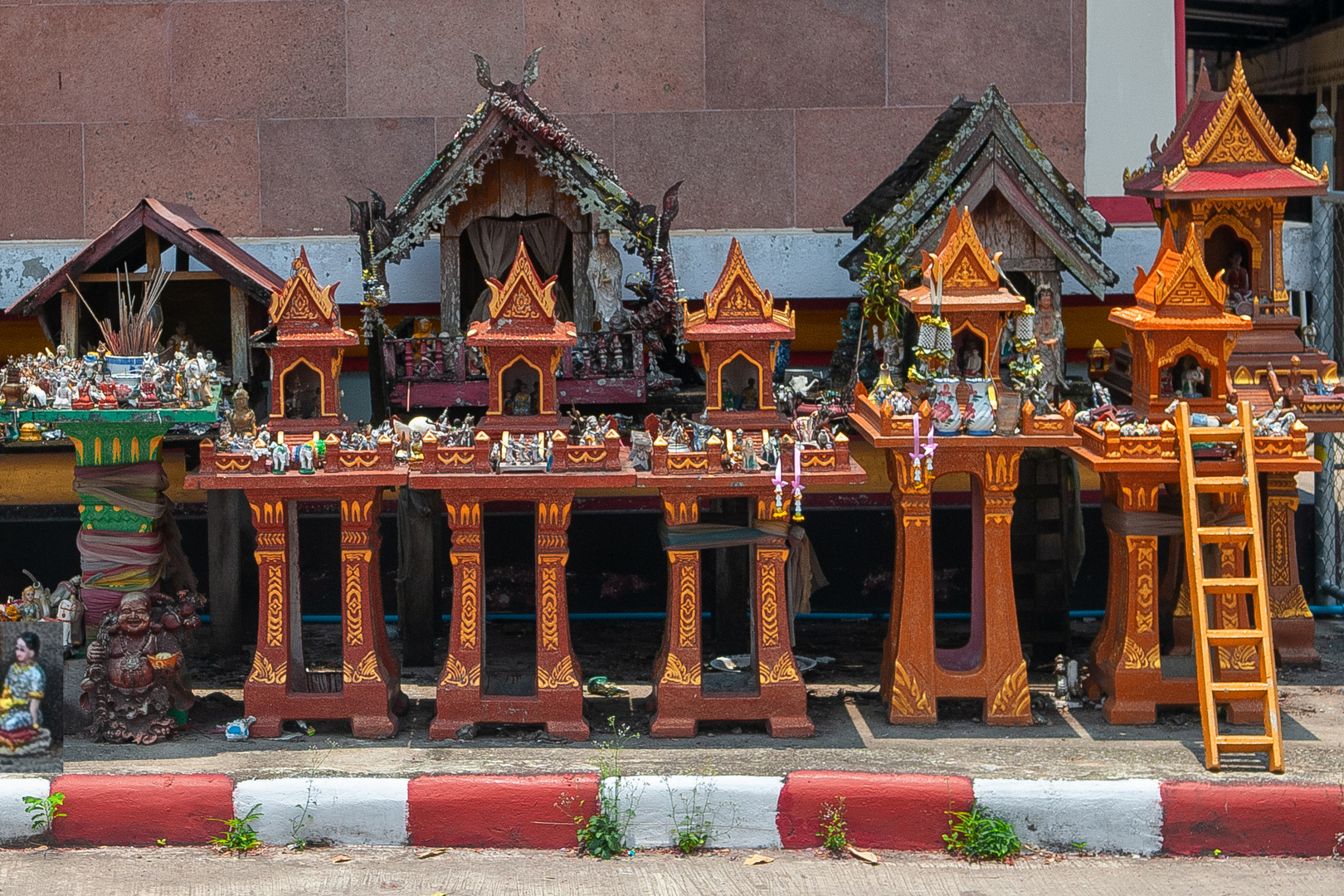 Spirit houses at Wat Hai Sok