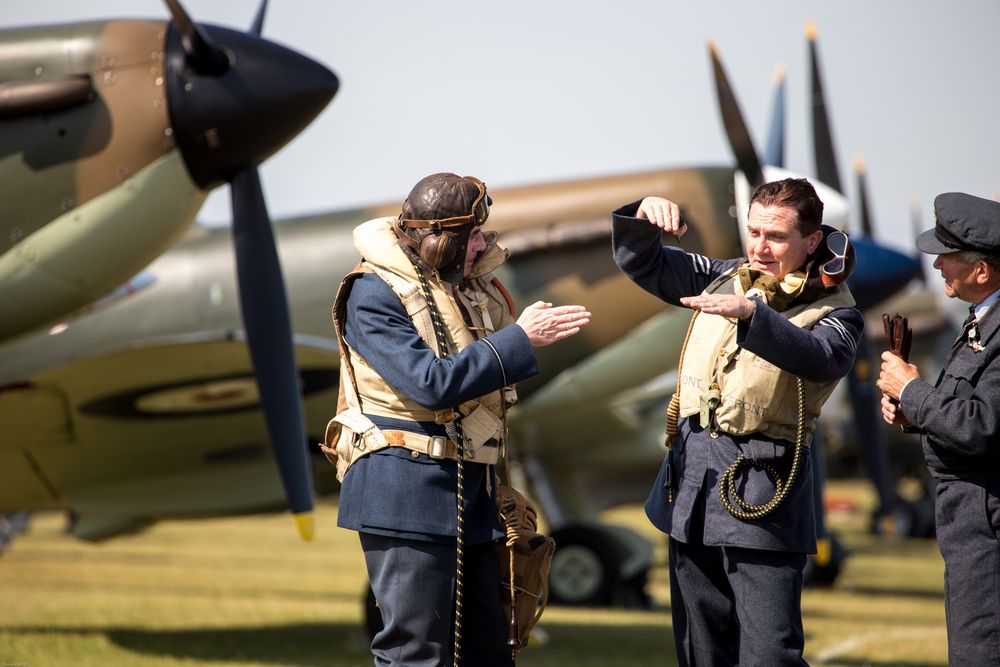 Spitfire Piloten beim Schwadronieren.