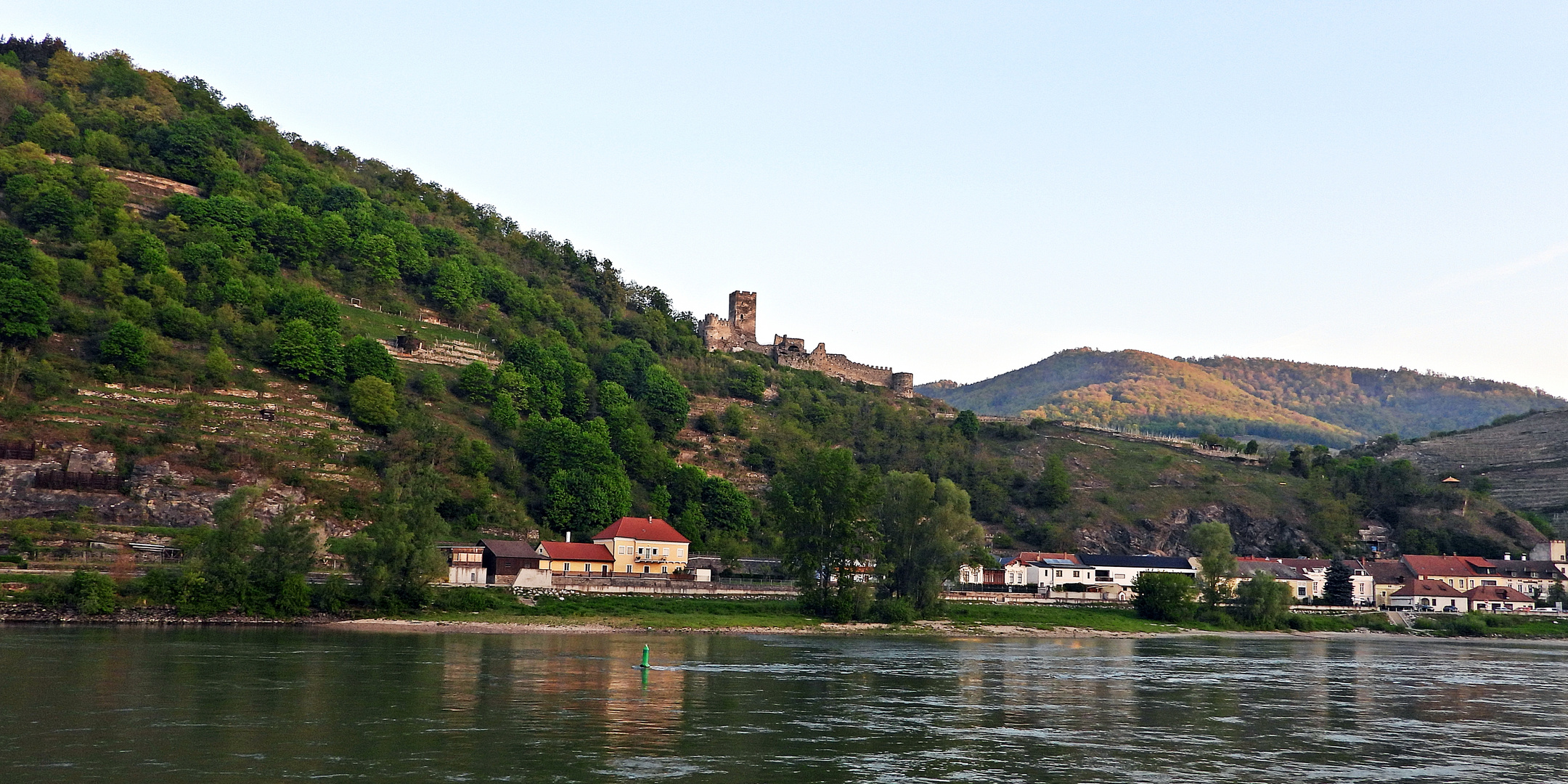 Spitz und die Burgruine Hinterhaus