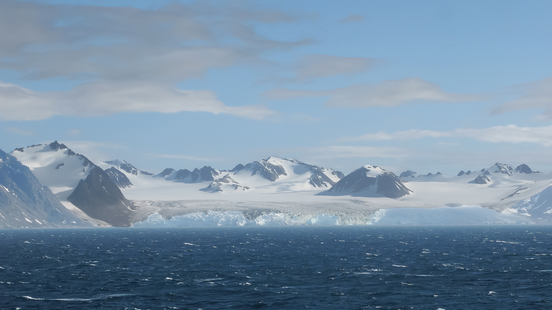 SPITZBERGEN IN LEICHTEM NEBEL