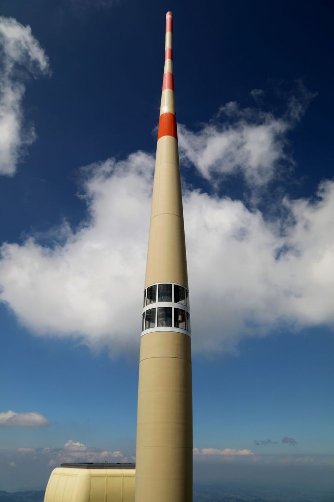 Spitze auf der Bergspitze