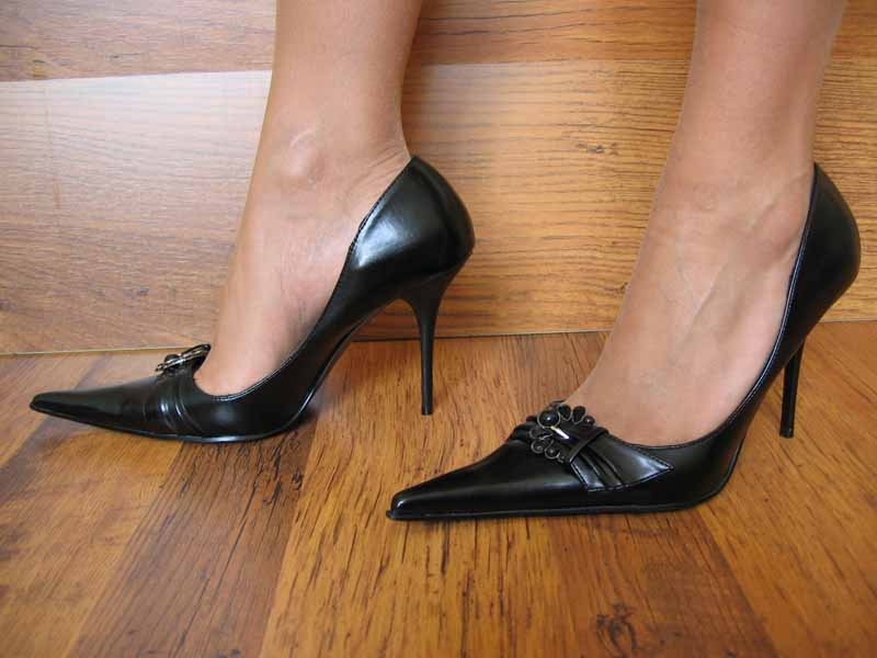 spitze schwarze Pumps