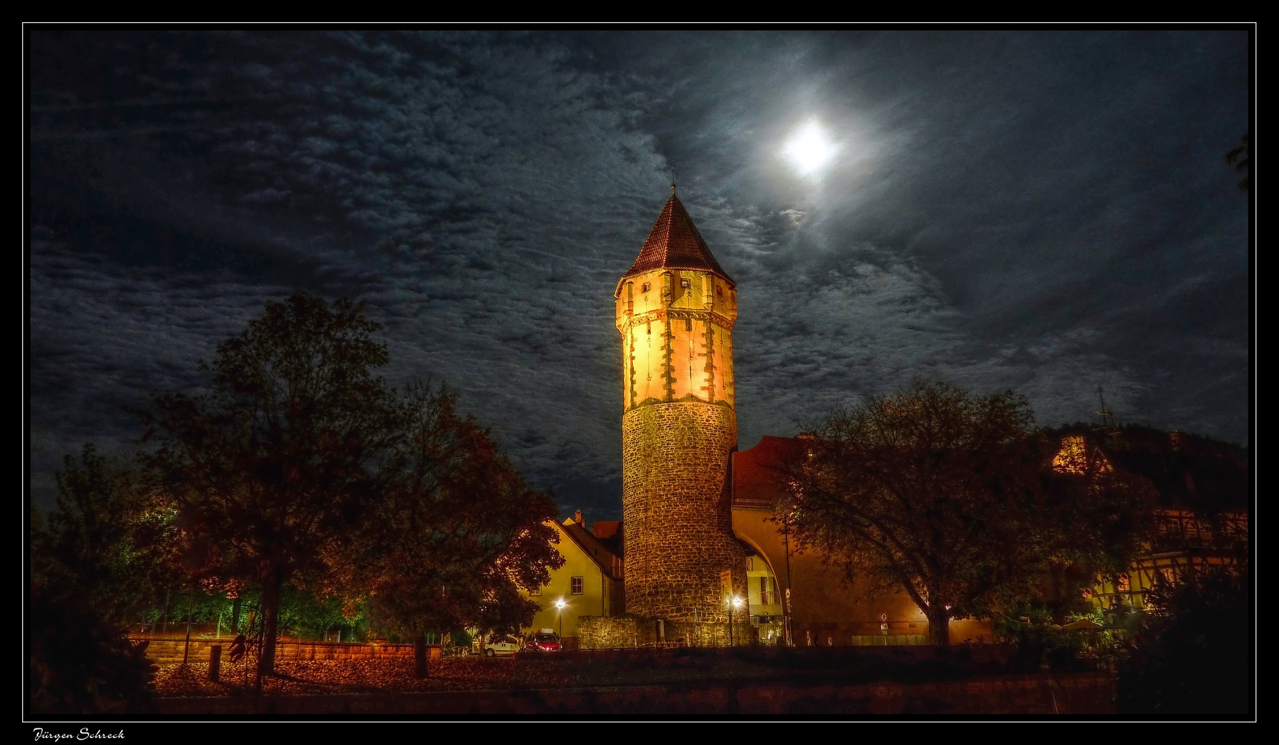 Spitzer Turm in Wertheim bei Vollmond