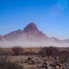 Spitzkoppe im Sandsturm, Namibia