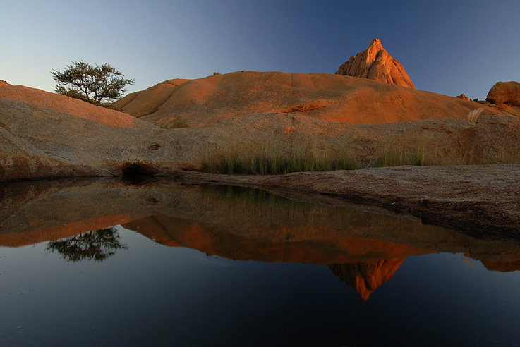 Spitzkoppe im Spiegelbild