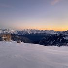 Spitzmeilenhütte im Sonnenaufgang