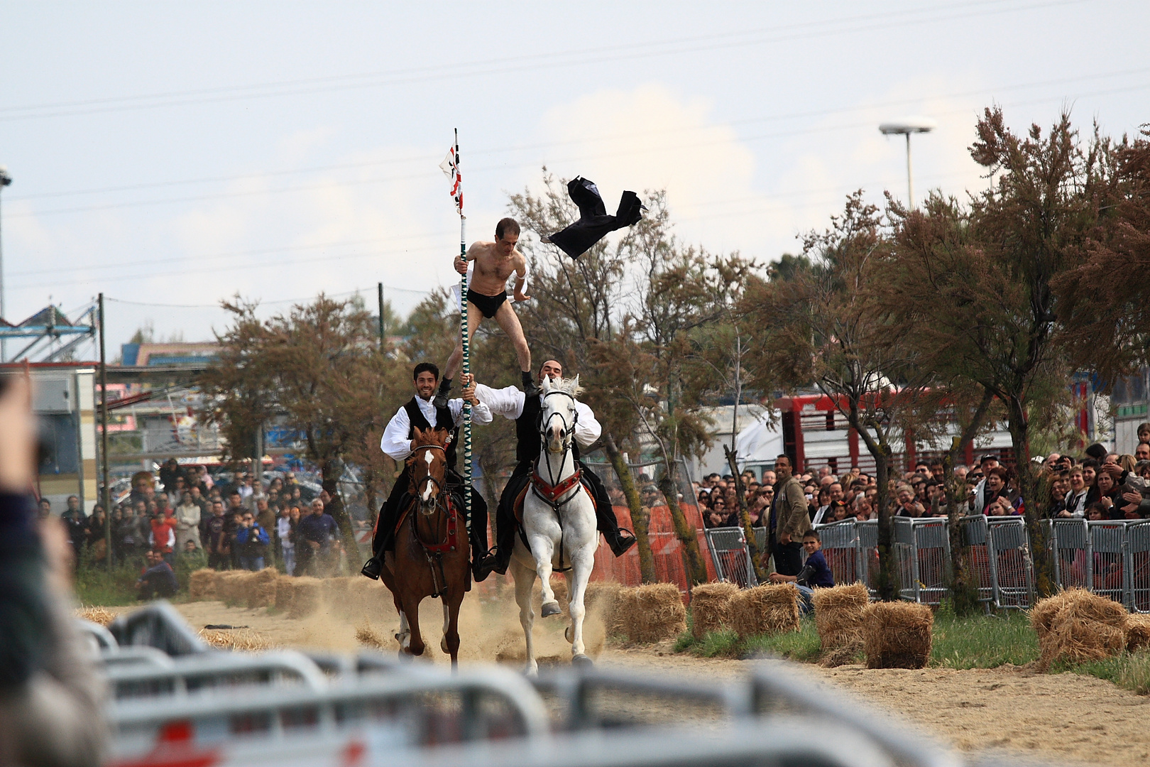 Spogliarello a cavallo