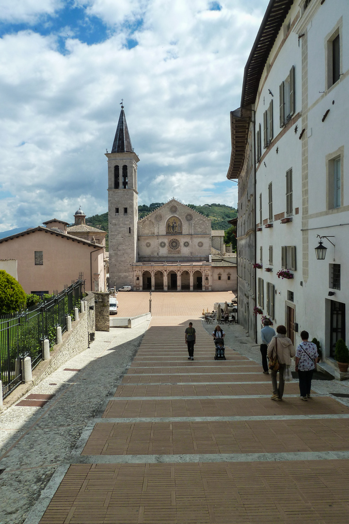 Spoleto hinunter zum Dom