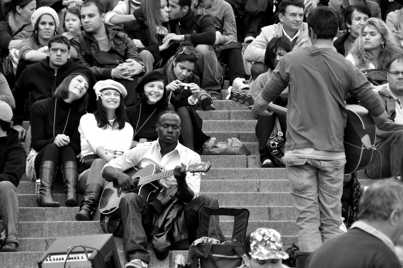 spontanes Straßenkonzert vor Sacre Coeur