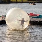 Sport mit Wasserlaufball