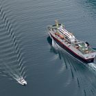 Sportboot trifft Hurtigrute