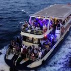 sportlich rasante Abendfahrt auf vollem Schiff über den Bosporus