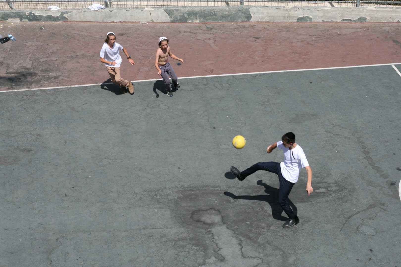 Sportliche Jungs in Jerusalem