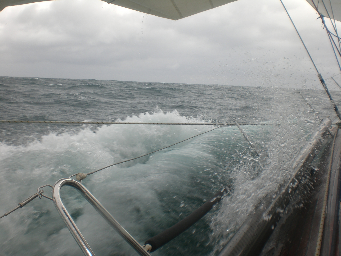 Sportliches Segeln bei Starkwind...