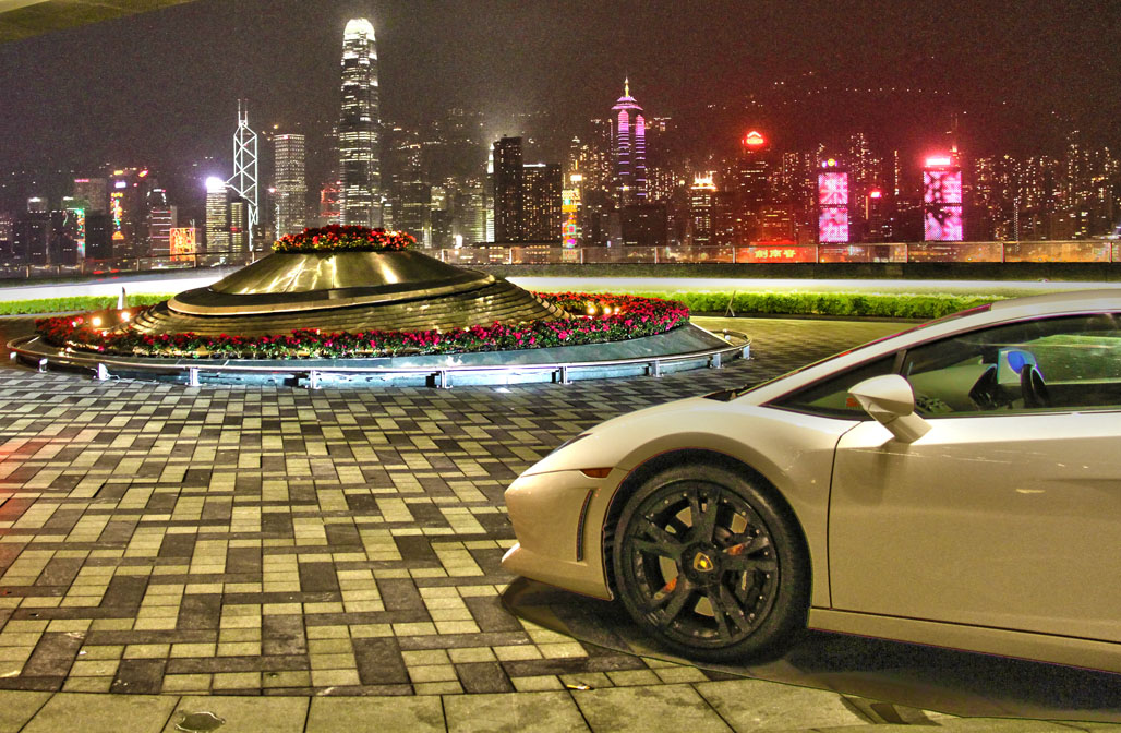 Sportwagen vor Hong Kong