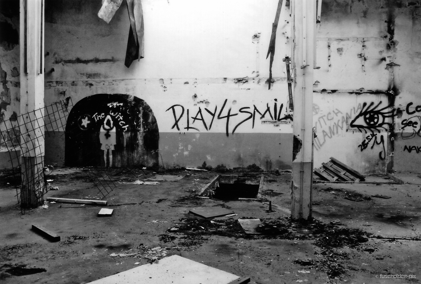 Spray 4 Smile... (Analog)