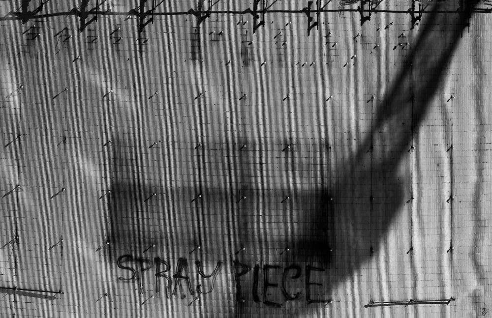 'spray piece'