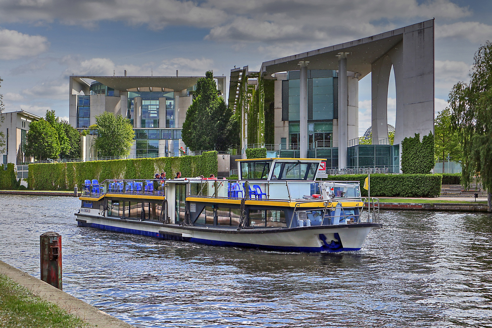 Spree am Bundeskanzleramt 