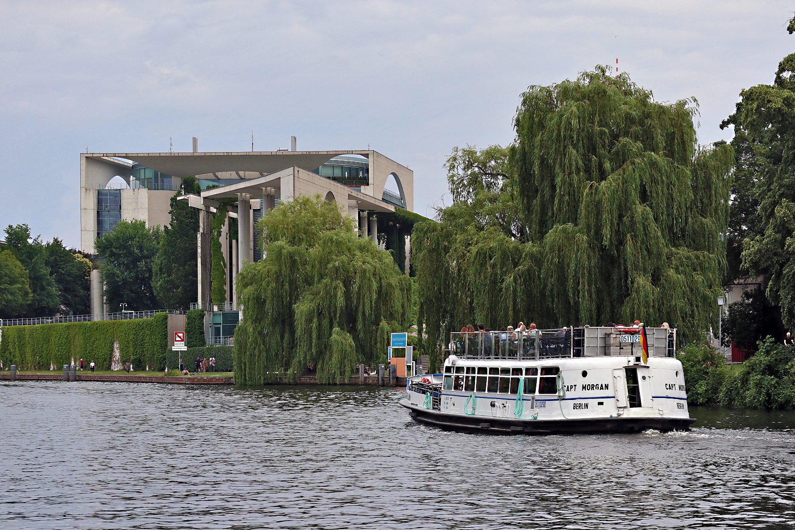 Spree am Kanzleramt