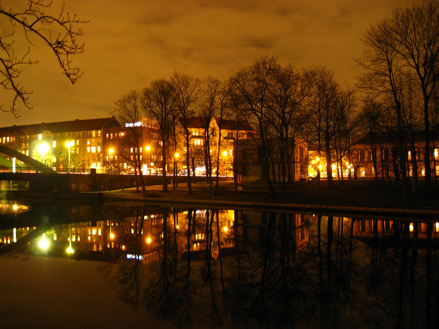 Spree bei Nacht