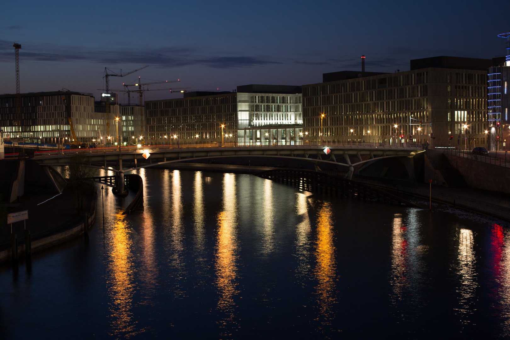 Spree im Regierungsviertel