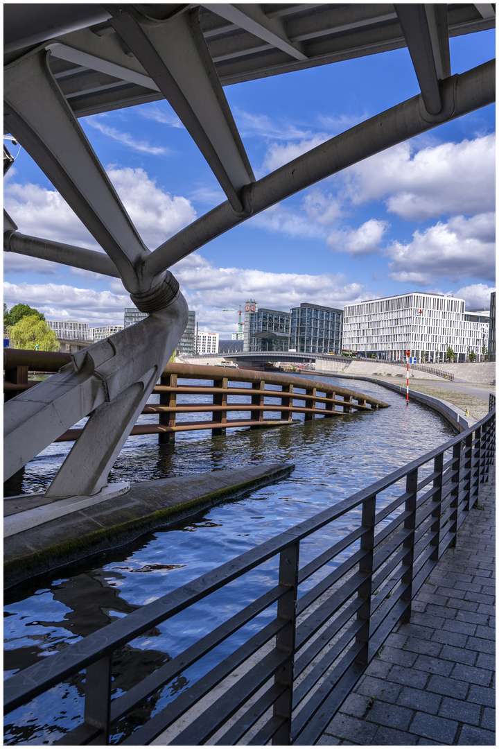 Spree und Hauptbahnhof