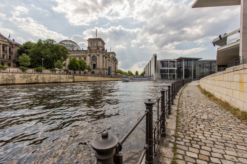 Spree zwischen Reichstag und Bundeskanzleramt