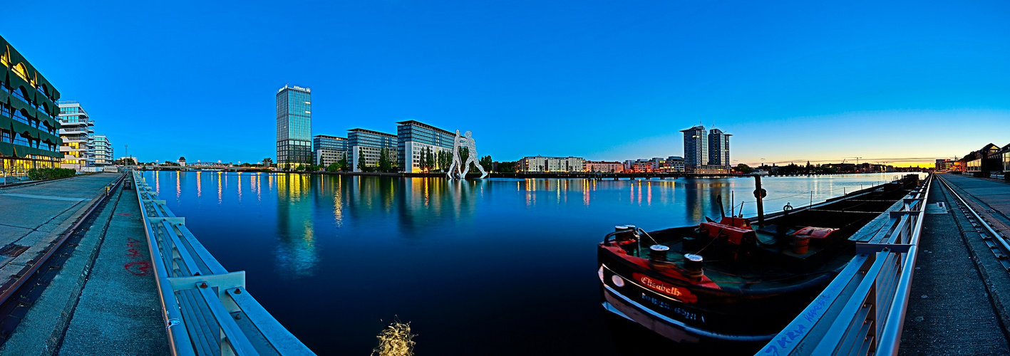 Spree, zwischen Treptower Park und Oberbaumbrücke