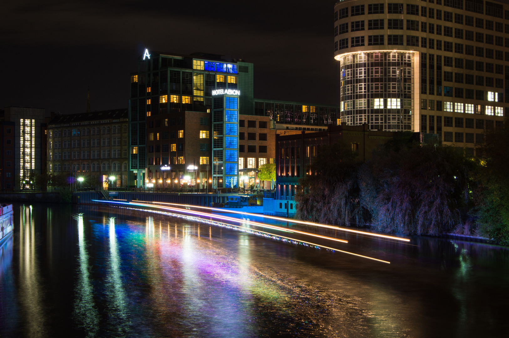 Spreeblick mit Schiff