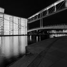 Spreebogen - Blick zur Fußgängerbrücke