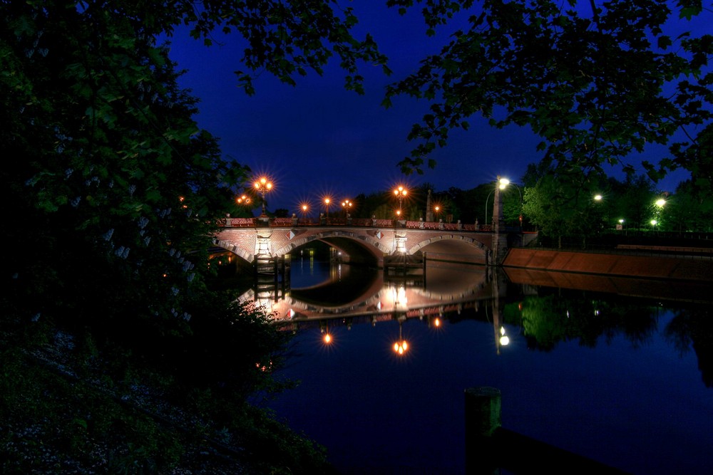 Spreebrücke neben Schloß Bellevue