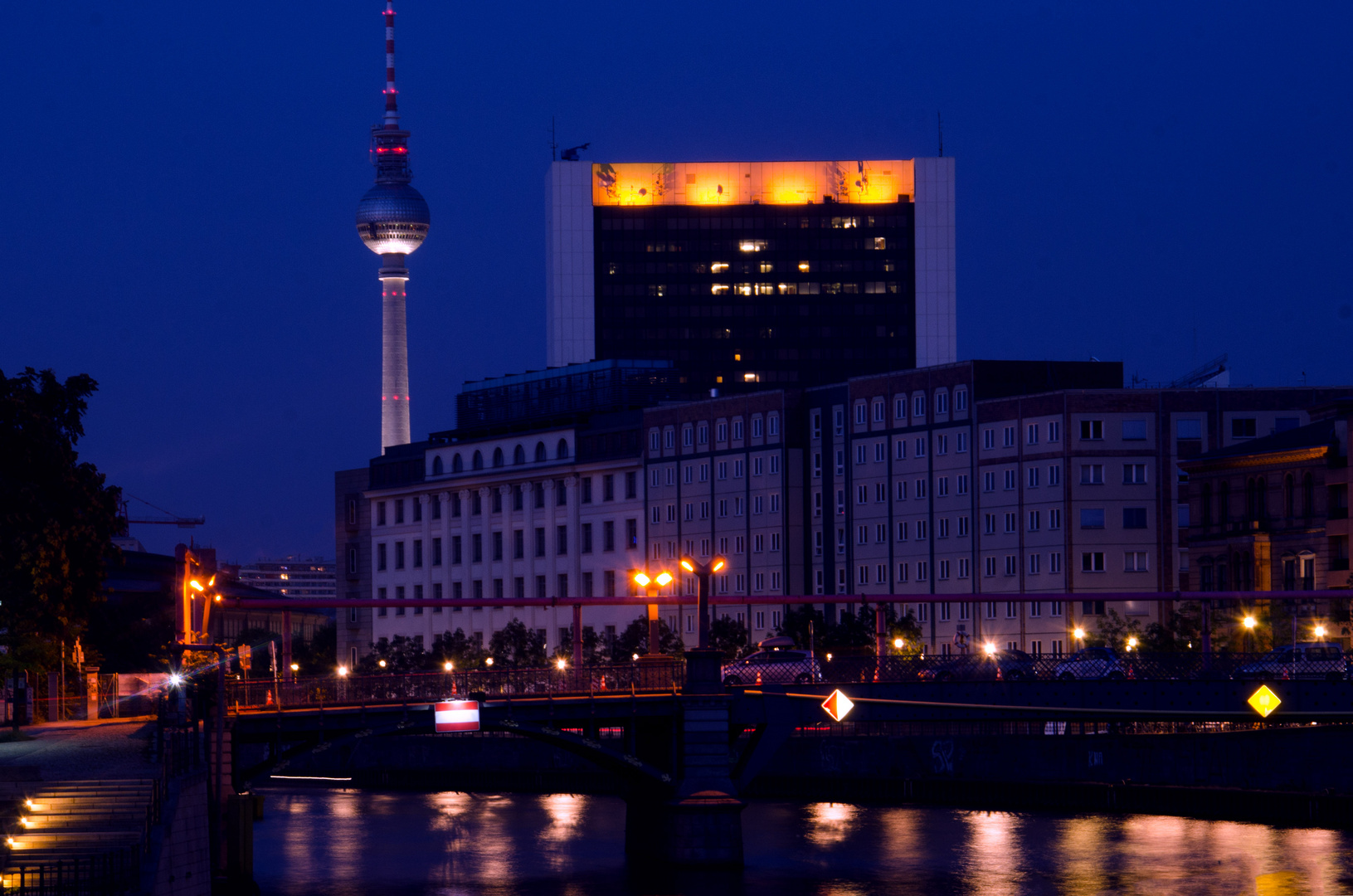 Spreeufer Richtung Fernsehturm