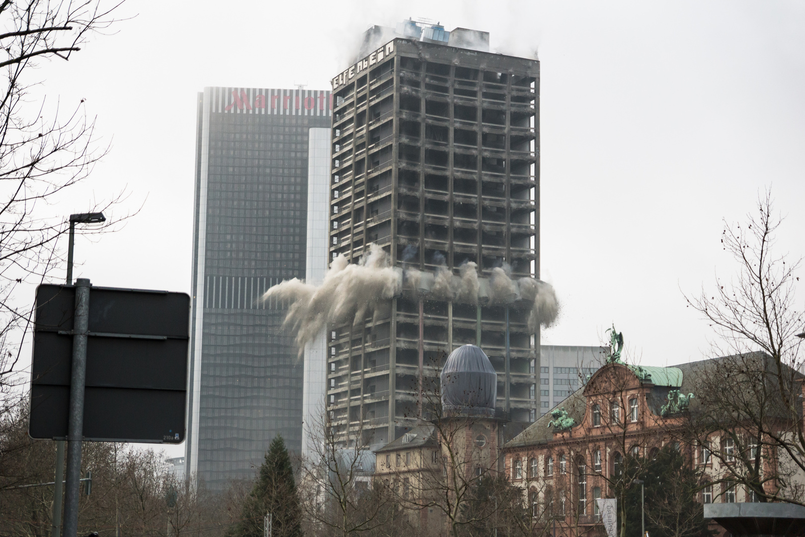 Sprengung AfE - Turm