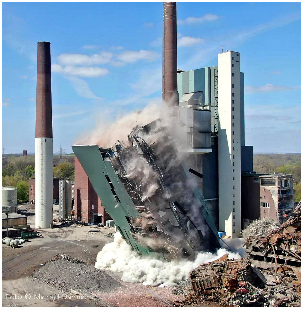 Sprengung Kraftwerk Lünen Foto & Bild | architektur, reportage ...