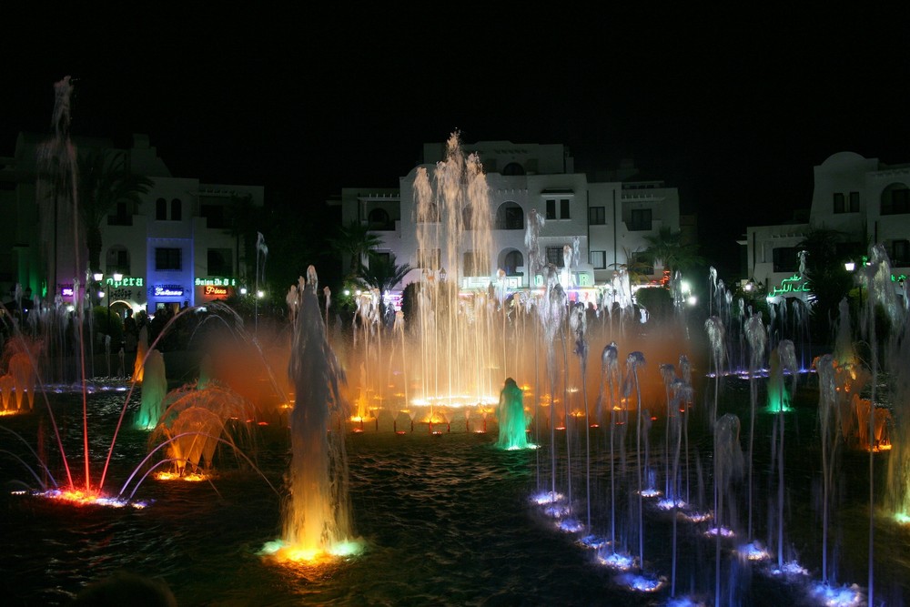 Springbrunnen bei Nacht