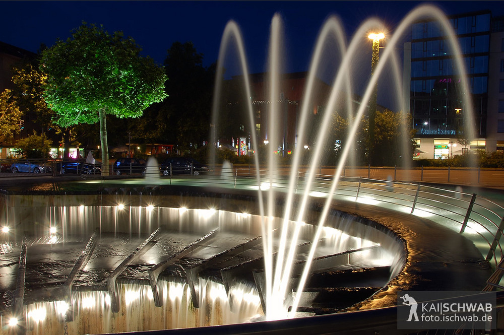 Springbrunnen bei Nacht